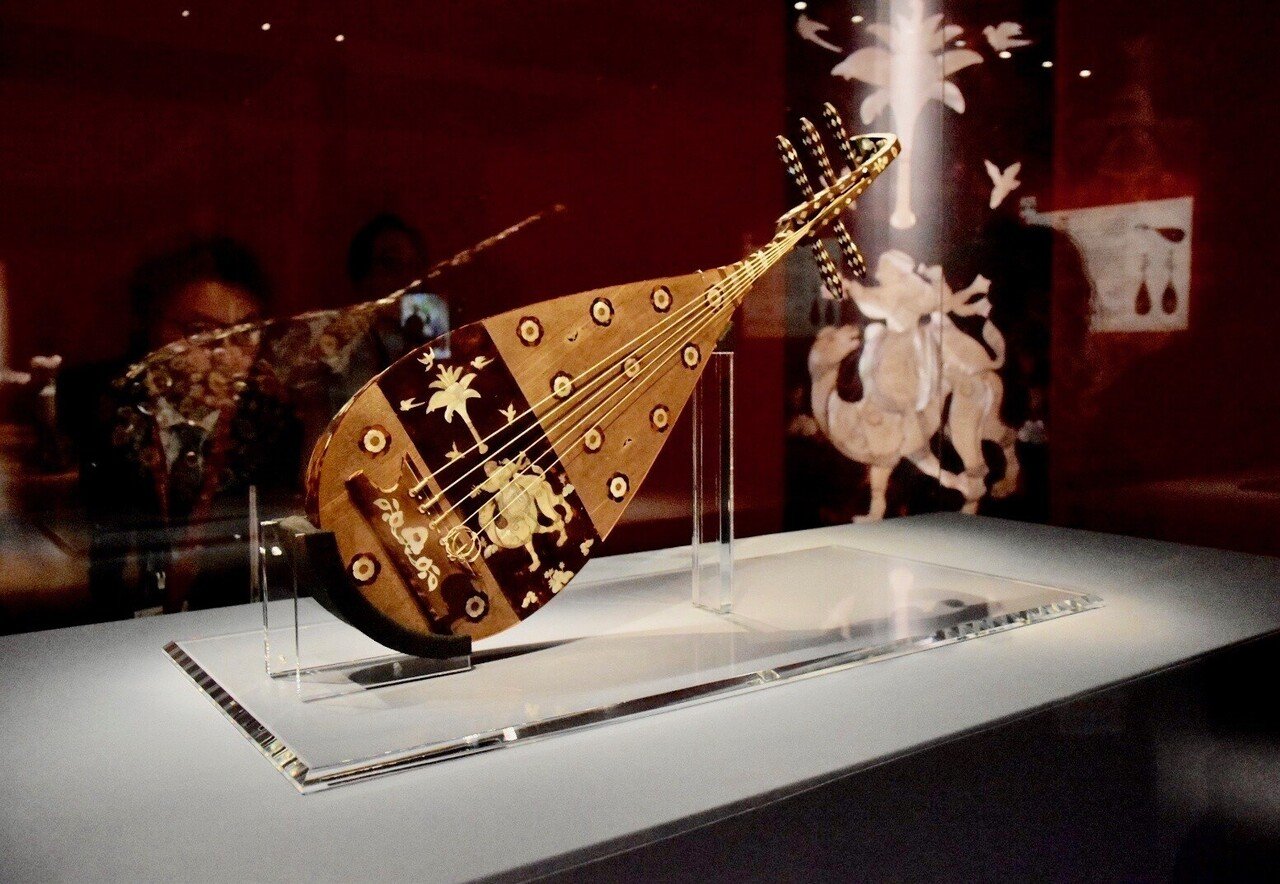 リュートの棹がなぜ曲がっているのか？｜フランク・ロイド