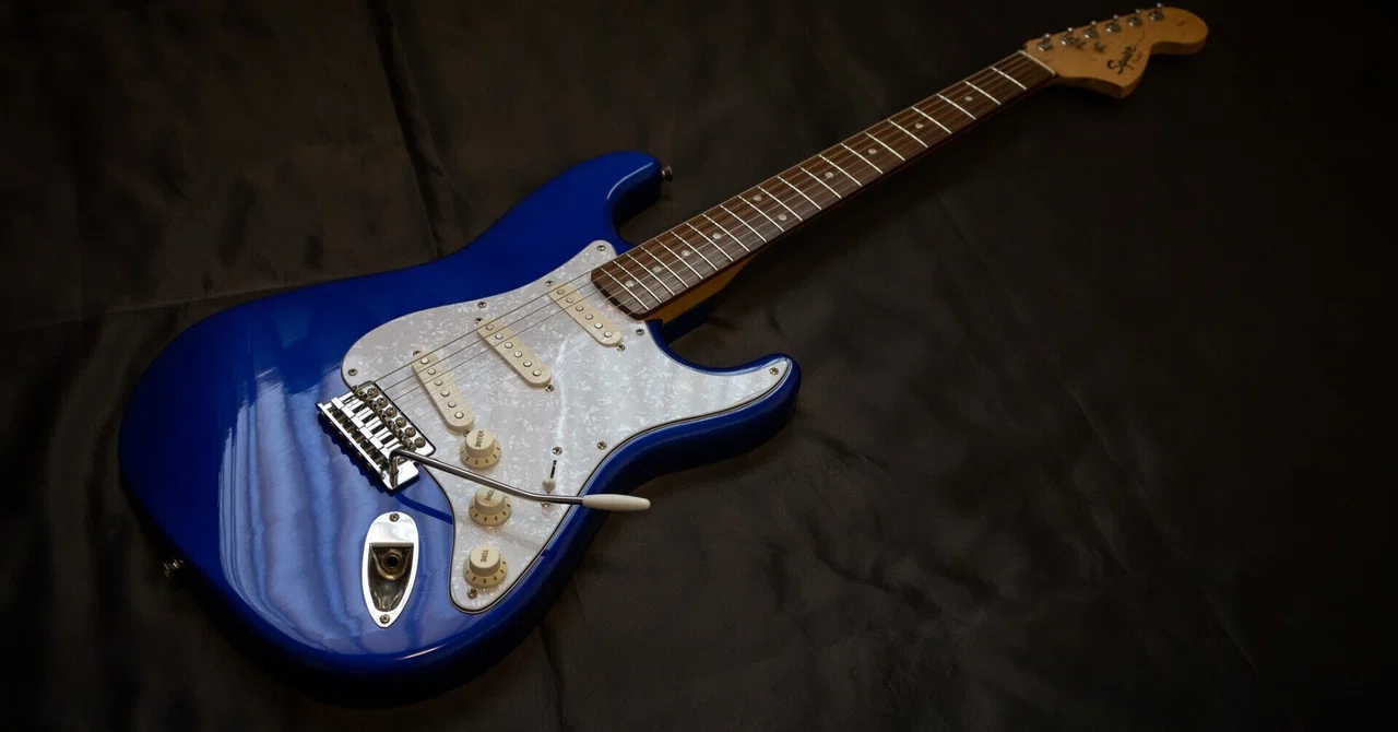 メンテ済み】Squier 染込ん ストラトキャスター エレキギター 1996年製