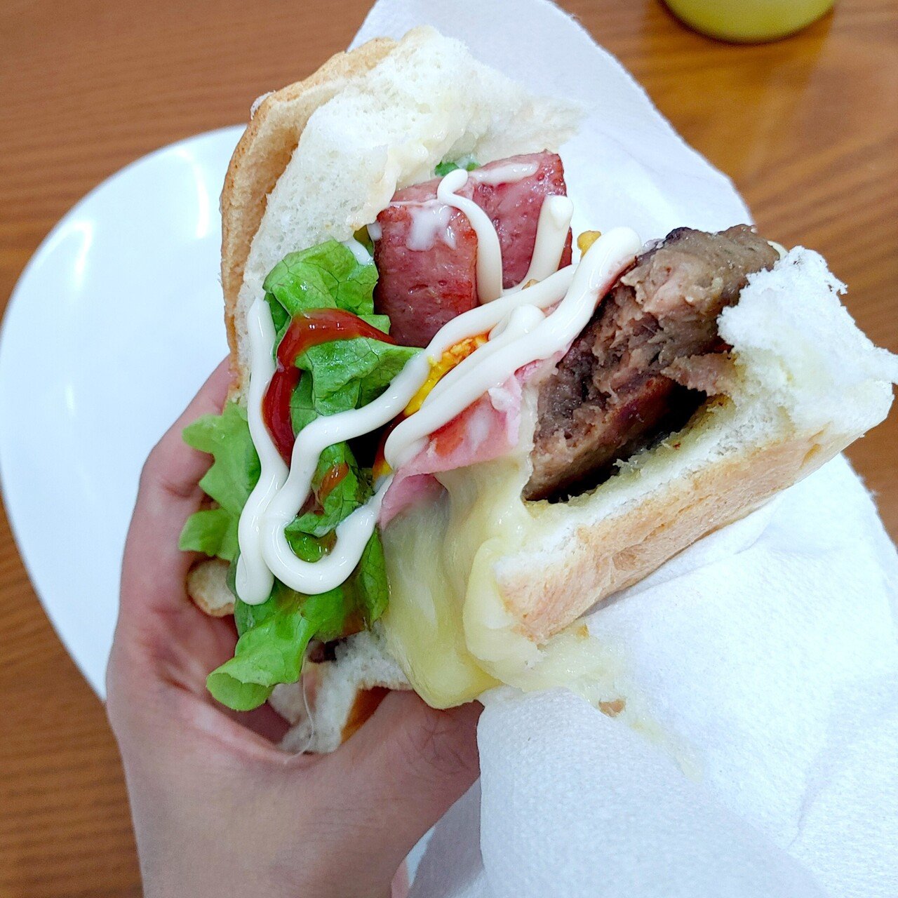名古屋探訪記2 朝食にブラジル人街にある素朴な巨大バーガーを食べたよ 愛知県岩倉市 ミスターチュロス じょいっこ Note