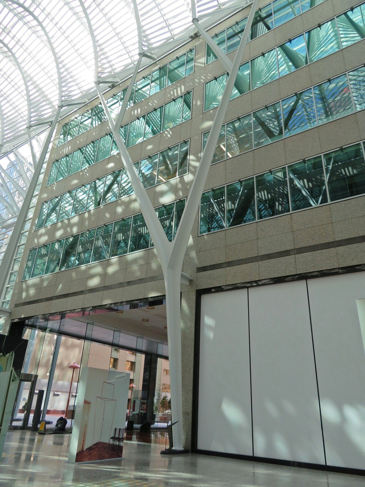 建築】森のような光の回廊 Allen Lambert Galleria