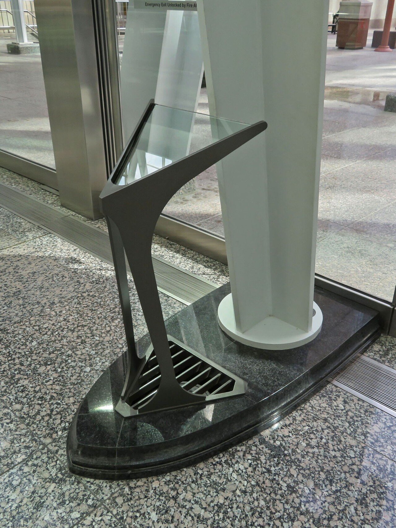 建築】森のような光の回廊 Allen Lambert Galleria
