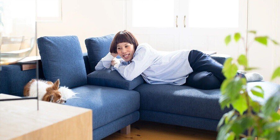 リビングに合うローソファはどれ？おすすめソファやレイアウト術を大