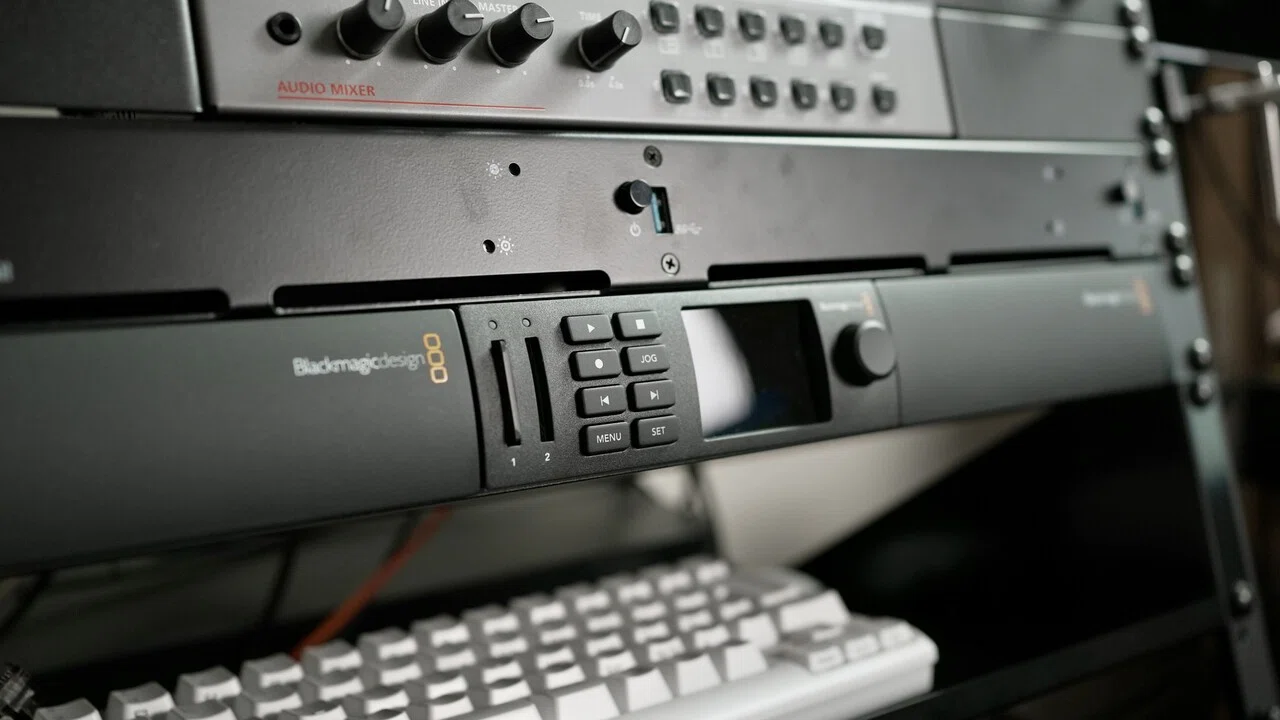 Teranex Mini Rack Shelfのレビュー 〜HyperDeck Studio miniをラック Teranex Mini Rack Shelfのレビュー 〜HyperDeck Studio miniをラック
