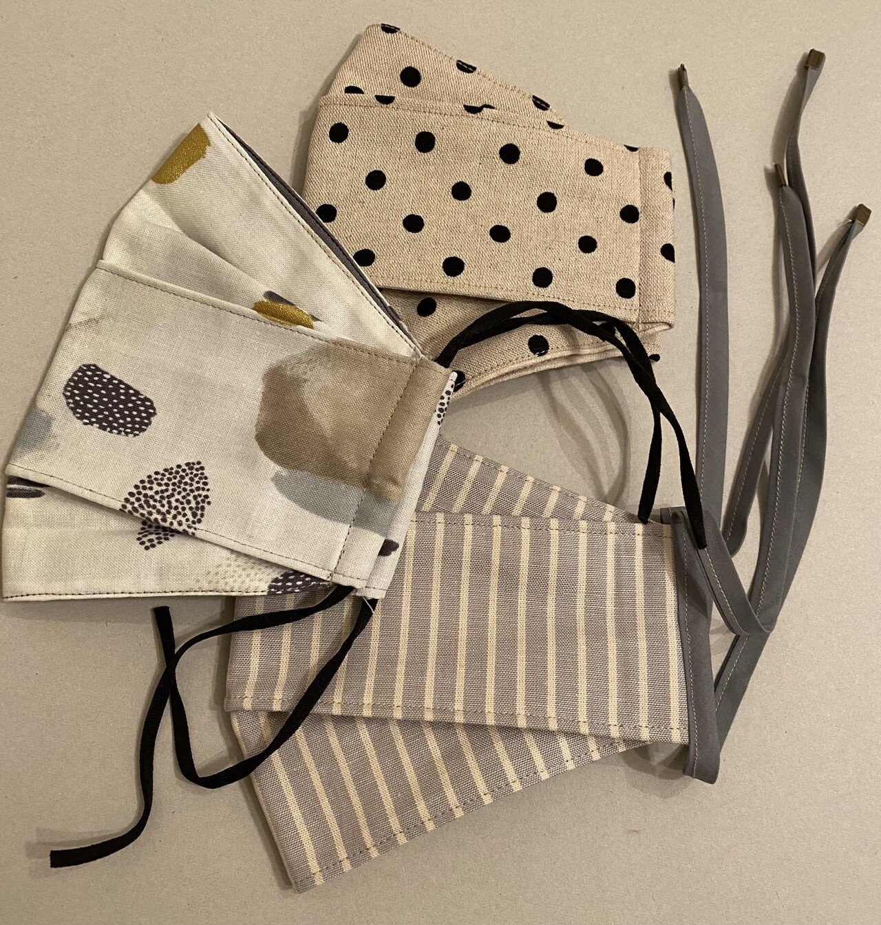 西村大臣のマスク 別名箱型マスク これ 最初に考えた人すごい ベトナムマスク 立体マスク プリーツマスク いろいろ作ってみたけど この箱型 が一番簡単に作れて 顔にもフィットする 春なのでリネンの生地で作 ぱちぱち Note