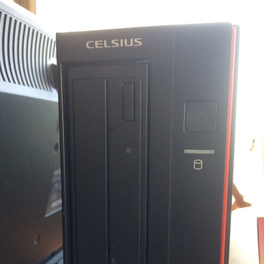 富士通のワークステーション CELSIUS J530 を在宅テレワーク用に使う
