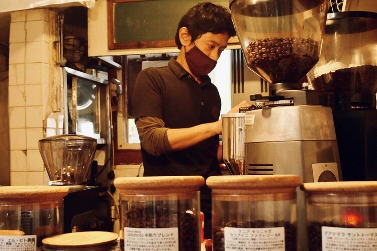 那覇のノスタルジックな栄町市場の中にある『COFFEE potohoto』。