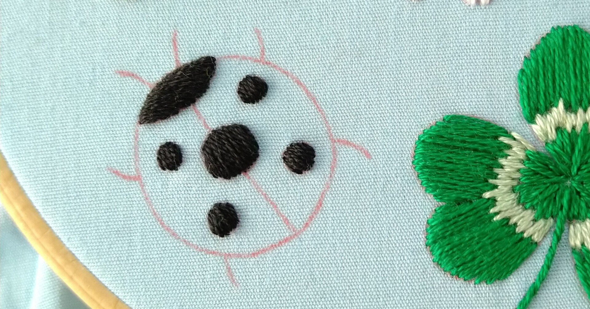 てんとう虫とクローバーの刺繍枠キットを作ろう* ステップ10 てんとう虫とクローバーの刺繍枠キットを作ろう* ステップ10