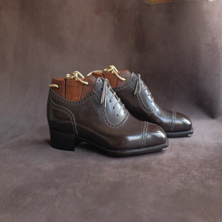 2021年4月19日 ダークブラウン アデレード オックスフォード｜聖