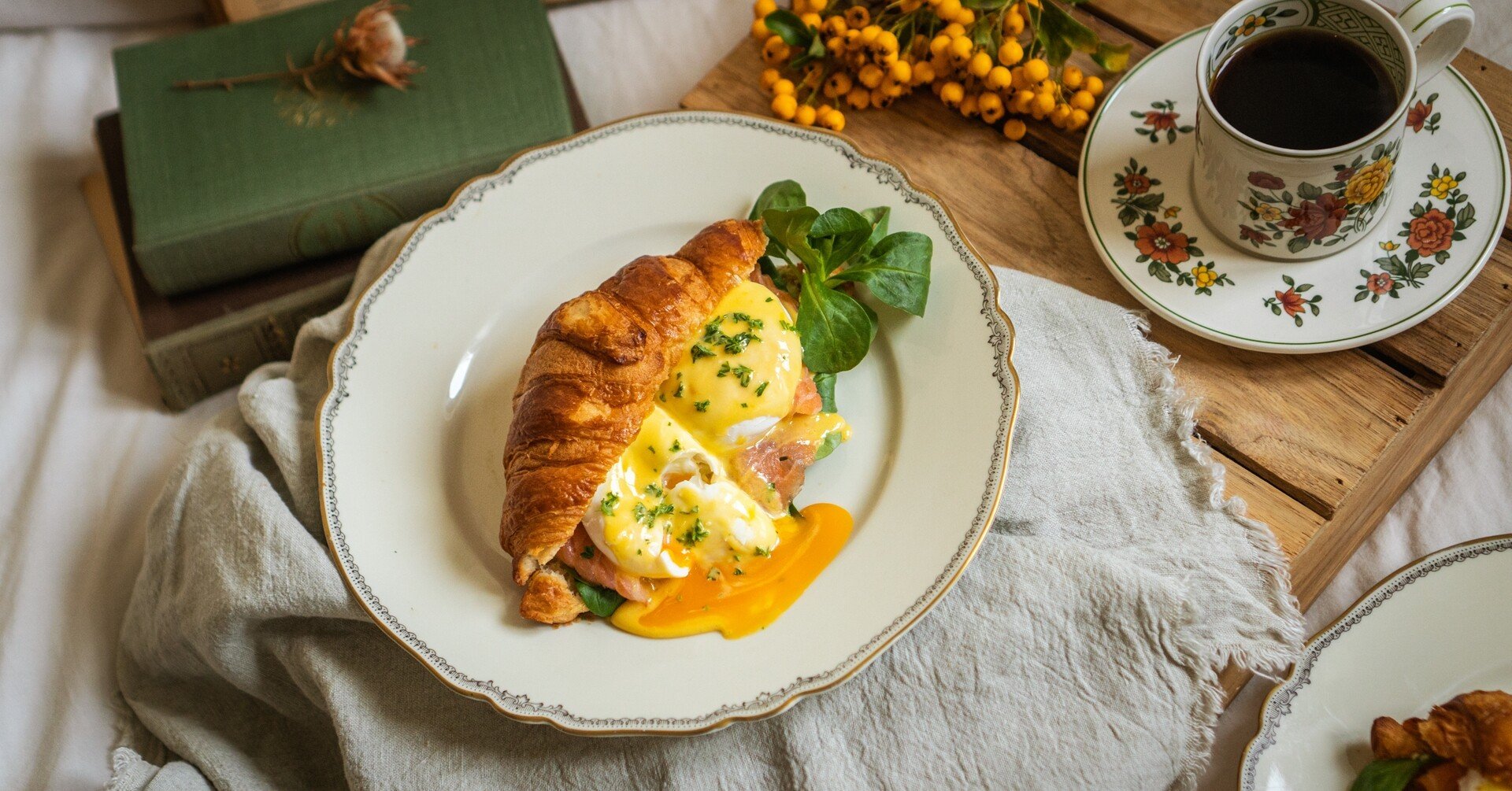 Smoked Salmon Eggs Benedict｜フードスタイリスト上野亮 Berlin