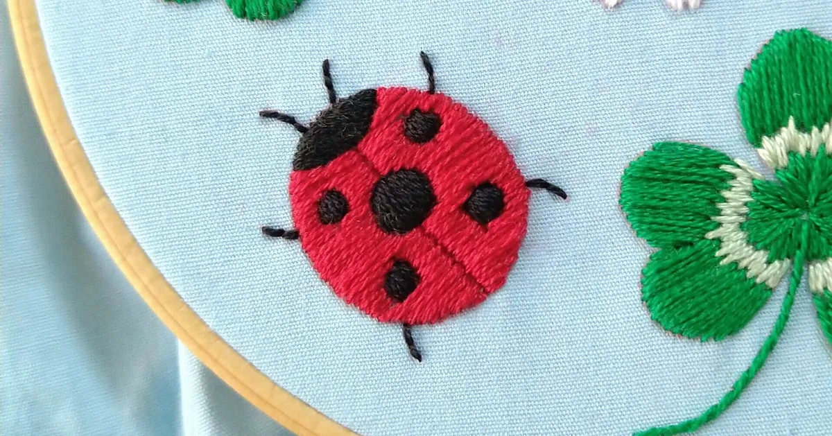 てんとう虫とクローバーの刺繍枠キットを作ろう* ステップ11 