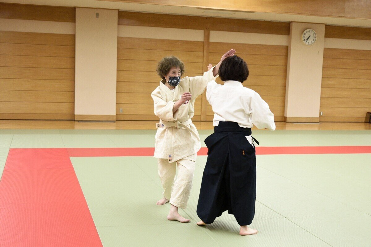 今年2月から 合気道 を始めたよ 同世代だけでなく代も30代も40代もこんなご時世で元気がない皆さん やりたいけどまだやったことないこと やろうぜ アークのブログ 60歳 還暦 から始める 魚住 陽向 Note