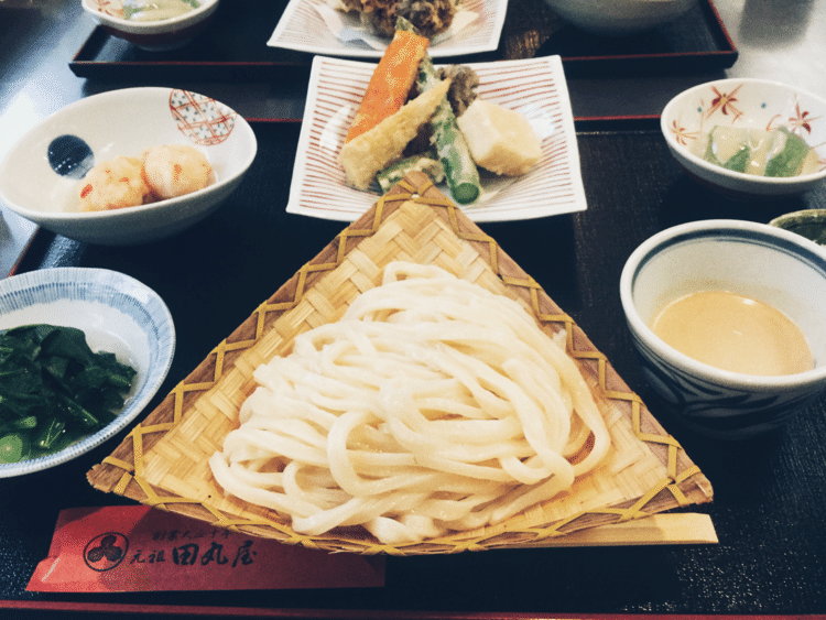 昨日のランチ。めちゃくちゃ美味しかったな。つるつるもちもち最高。天ぷらも舞茸アスパラたけのこ美味しかったな。あー食べたいあー食べたい。あー食欲あー食欲。暴れてる。