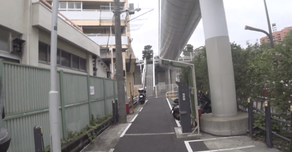 りさ5段60台1段目横断歩道付き道路+駐車場仕様 製図の法規！ 製図で使う「駐車場法」車両の出入口には気を付け