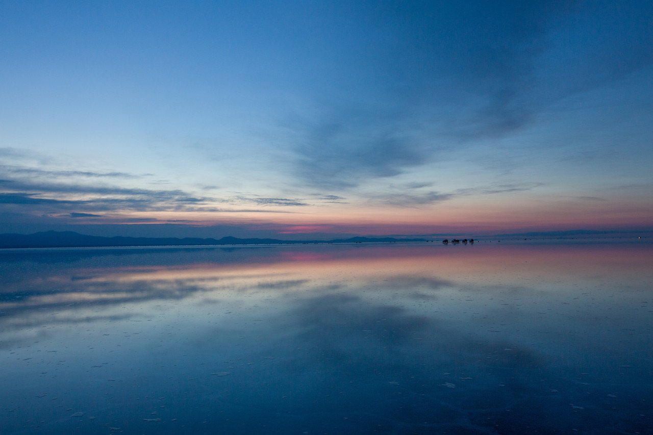 24時間で切り取ったウユニ塩湖の写真がすごい！『ウユニ塩湖完全ガイド