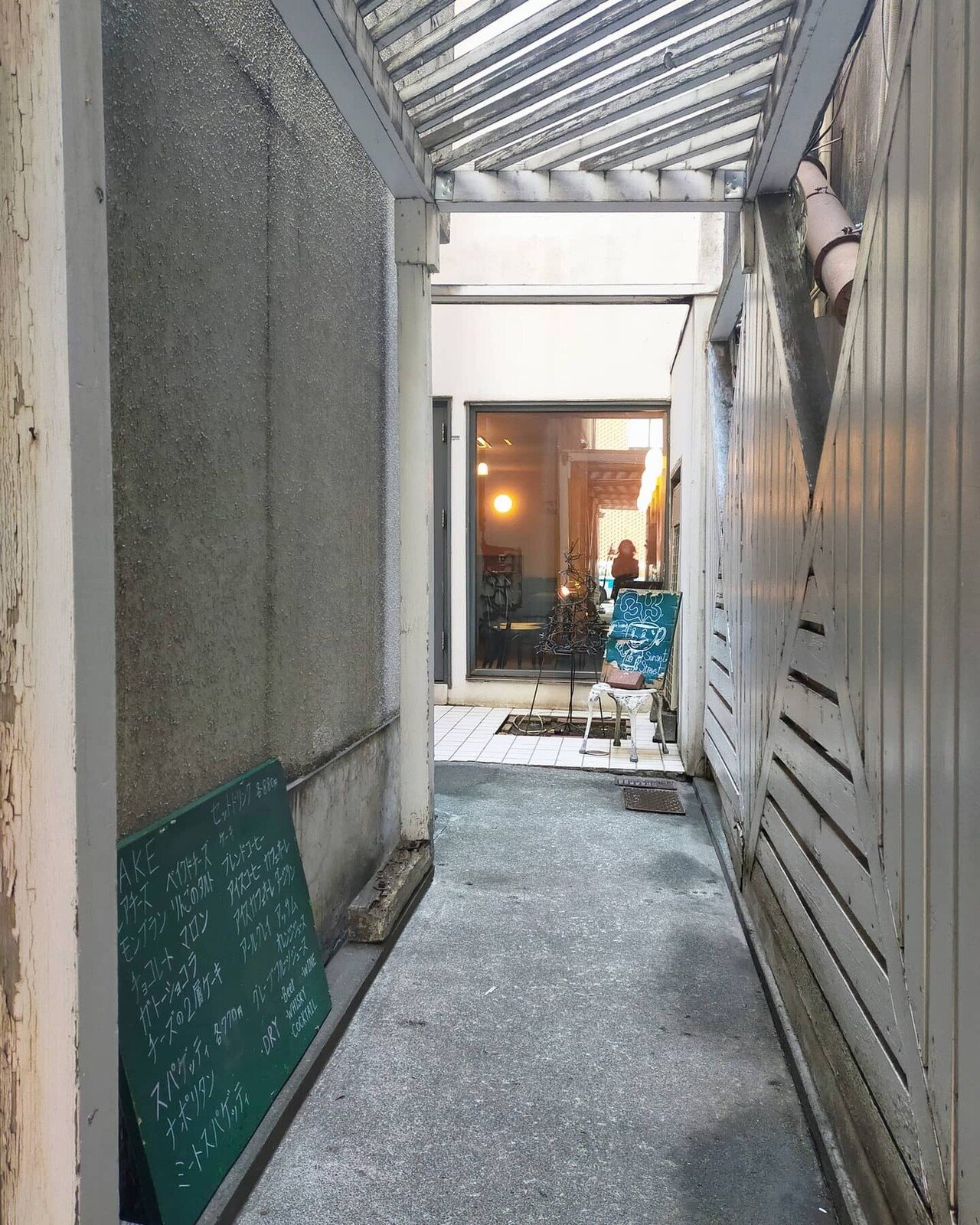 路地裏じゃなく路地奥にひっそり潜む隠れ家カフェ 律子 Note