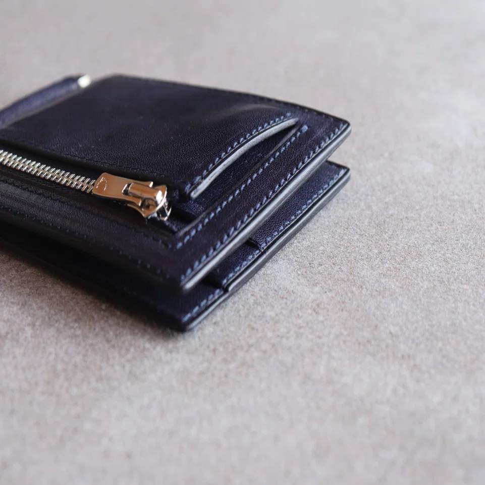 マネークリップに新色です。ブライドルレザーNavy｜BRUSH