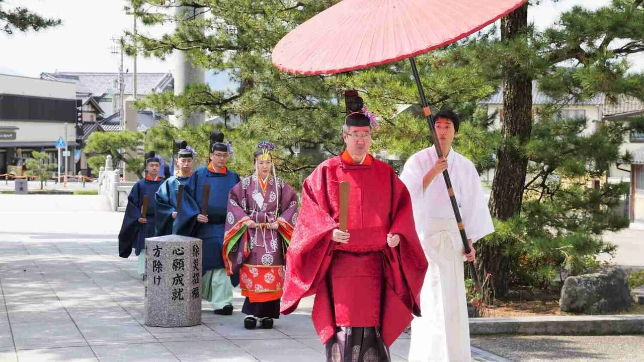 重奏する奉納神事も魅力！ 丹後で最も古い籠神社の「葵祭」｜宮津市広報