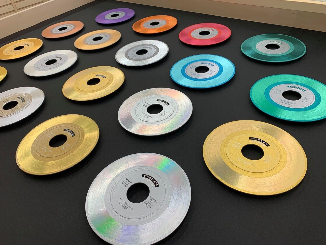 レコード風 箔押し表現」｜コスモテック
