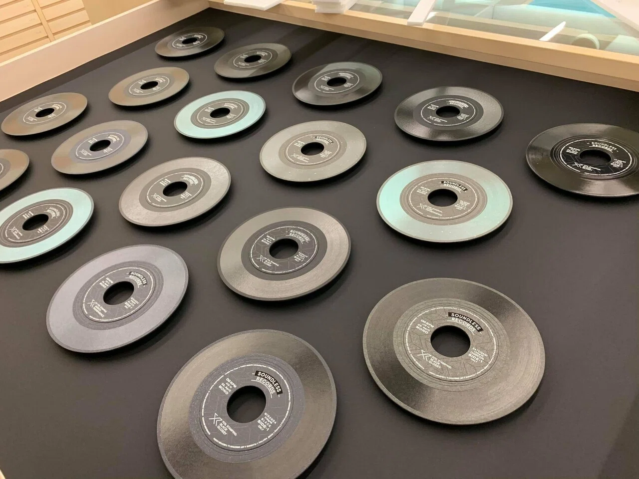 レコード風 箔押し表現」｜コスモテック