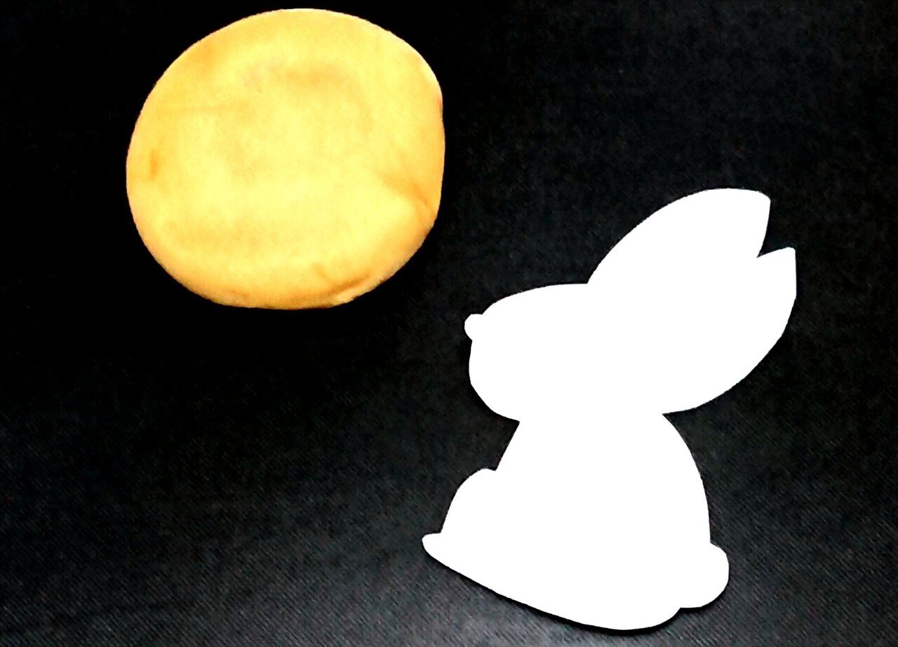 ツンと冷えた灰色の空気にそっと乗せたいのは どんな言葉か 夜が濃くなるにつれ 寂しさが増す 今日の私は 誰かの記憶に残るだろうか 明日の私は 上手く生きられるのだろうか 足りないな 自分の言葉に温度を加 甘味料 Note