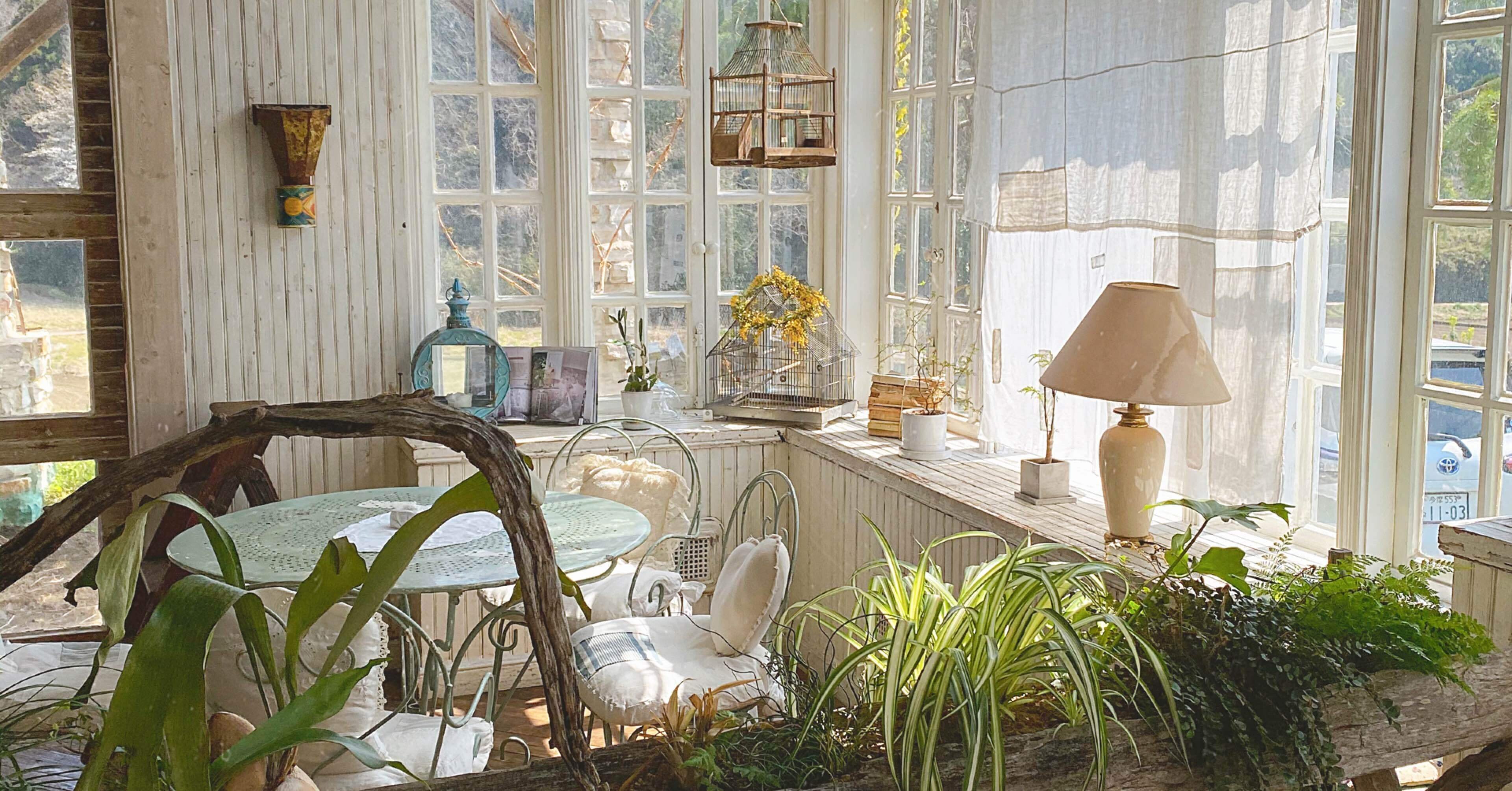 内装】アンティーク探しは宝探し｜スコーン＆ティーハウス BIRTHDAY MORE