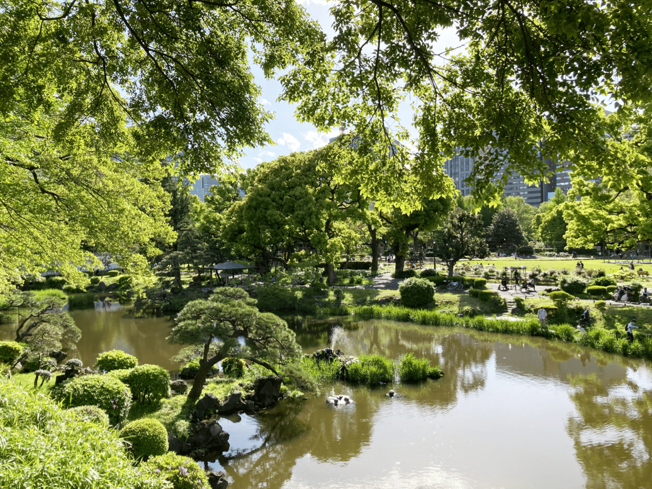 天気はいいけど 世の中色々大変 乗り越えていこー お日様にはホントに感謝 日比谷公園にて Kondo The Bookmarcs Note