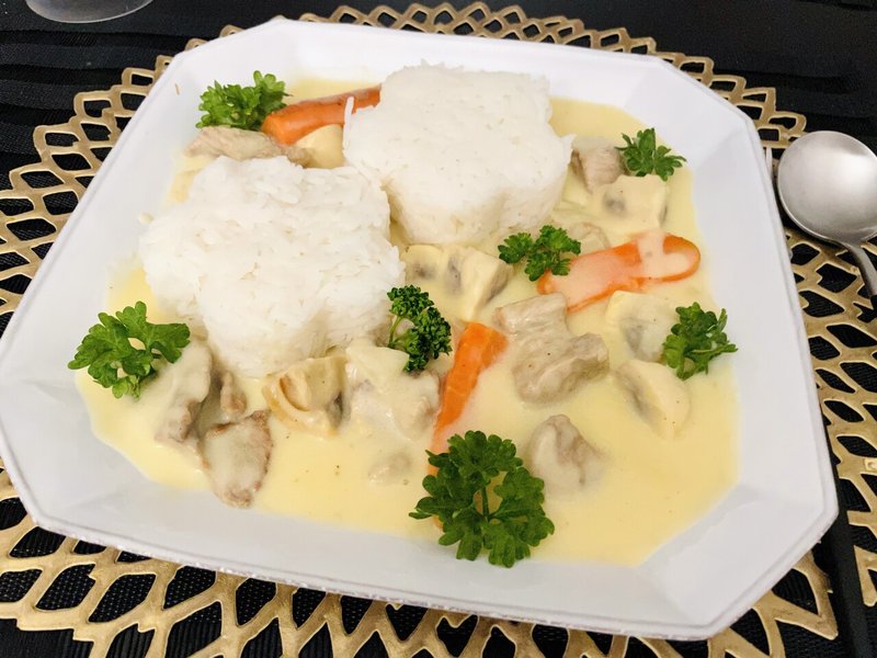 真っ白なフランスの家庭料理 ブランケット ド ヴォー ユイじょり Note 真っ白なフランスの家庭料理 ブランケット ド ヴォー ユイじょり Note