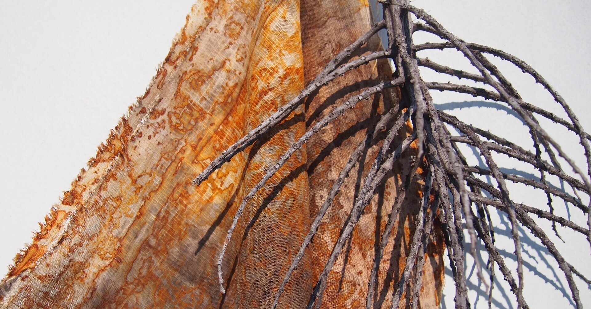 錆染めの布｜山中 彩