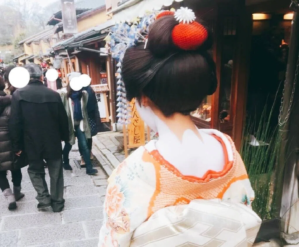二十歳で白粉 京都で舞妓｜みほこ