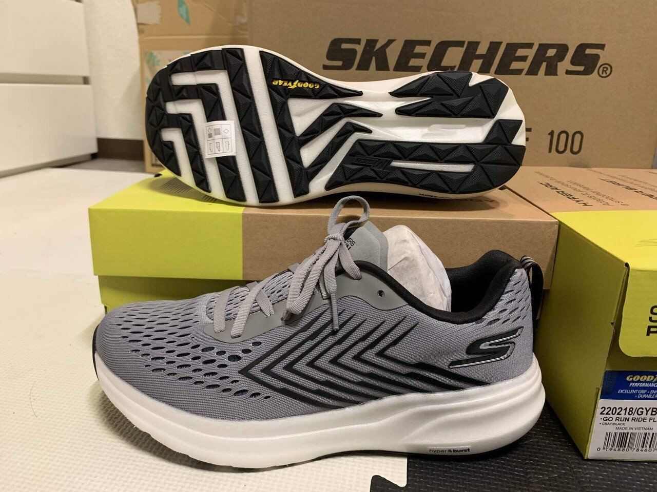 [スケッチャーズ] スニーカー GO RUN RIDE FLOW メンズ GYBK 28.0 cm GO RUN RIDE FLOWという靴｜竹内 颯