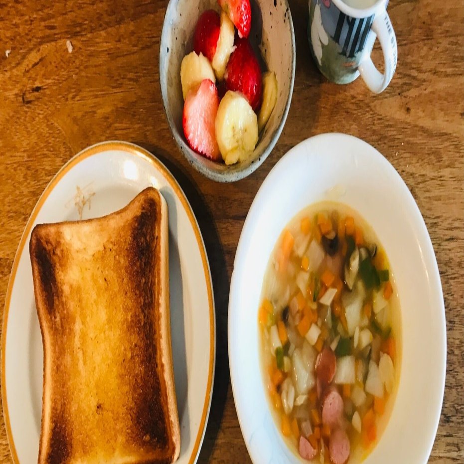 肌寒い朝に野菜スープとフルーツサラダの朝食 川ノ森千都子 ちづこ モノカキスト Note