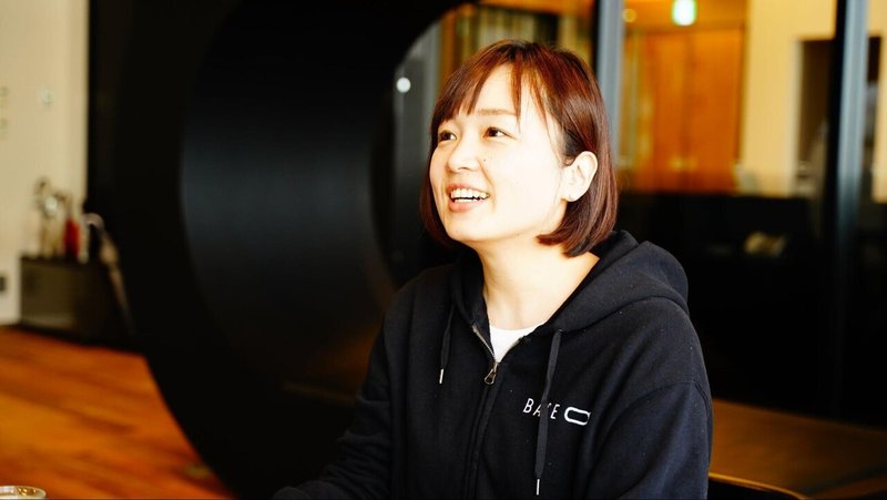 ビジネス創造拠点 Base Q を支えるスーパーアシスタント小山智子さんの仕事に迫る 1 2 Qumzine By Filament Inc ビジネス創造拠点 Base Q を支えるスーパーアシスタント小山智子さんの仕事に迫る 1 2 Qumzine By Filament Inc