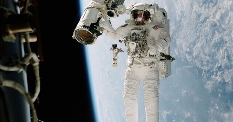 その流れ星 実はうんちかも 宇宙飛行士のトイレ事情を専門家が子供に解説 クーリエ ジャポンからの抜粋 Vol 25 Rosetta Stone フリーランス2年目 Note