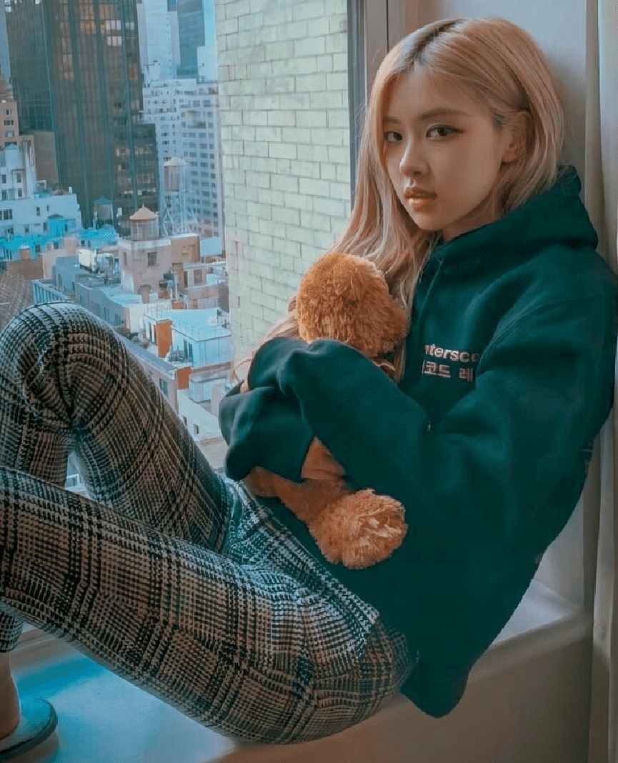 Blackpinkロゼは超絶美化した納言の薄幸だと思う あのやさぐれ酒場感ほんと好き 自分はブラックピンクだとロゼ それほど好きじゃないけど 納言みゆきのやさぐれ感はほんと同年代の酒飲みというのもあって親 エルケン Note