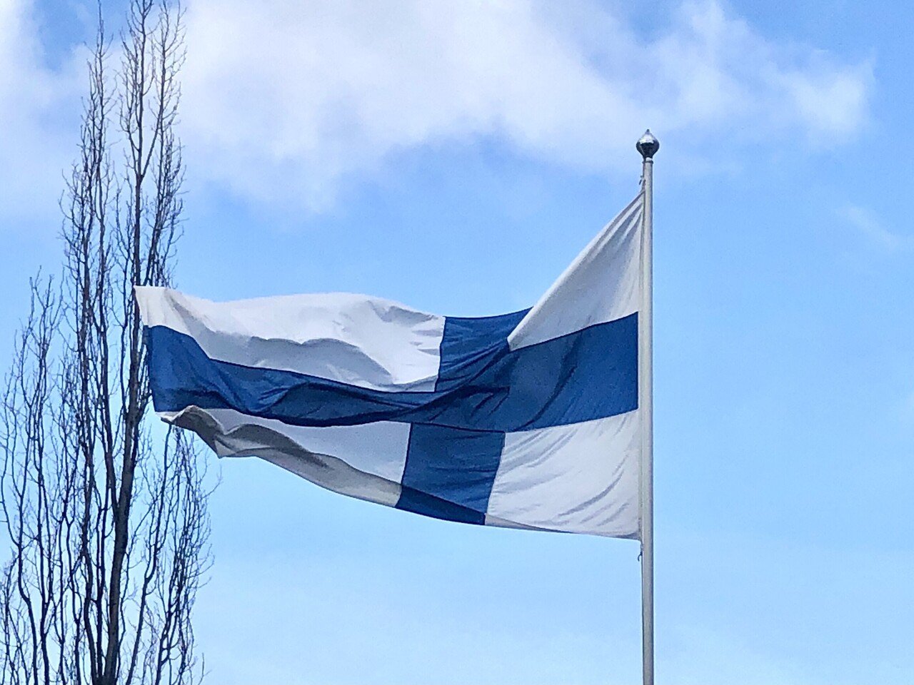 北欧 喜びも悲しみも国旗とともに フィンランドの 国旗掲揚日 北欧で芸人 Gen Takagi これもリアルなフィンランド Note 北欧 喜びも悲しみも国旗とともに フィンランドの 国旗掲揚日 北欧で芸人 Gen Takagi これもリアルなフィンランド Note