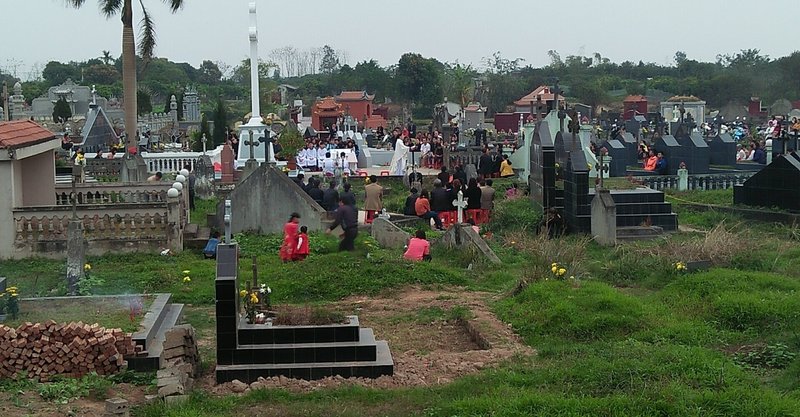 土葬の国で読んだ「土葬のある村」：日本とベトナムの土葬文化比較