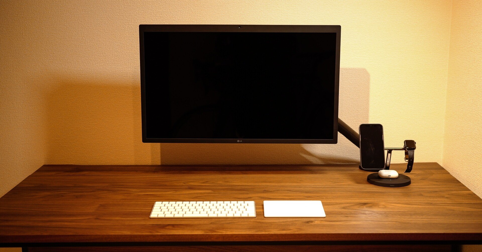 SF映画のようなデスク環境を実現！ SF映画のようなデスク環境を実現！ SF映画のようなデスク環境を実現！