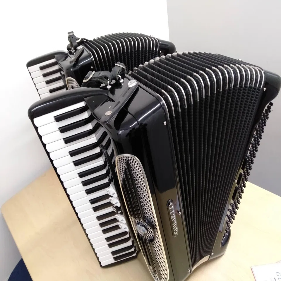 中古】GIULIETTI M52 年代による仕様のちがい比較｜アコーディオン横丁