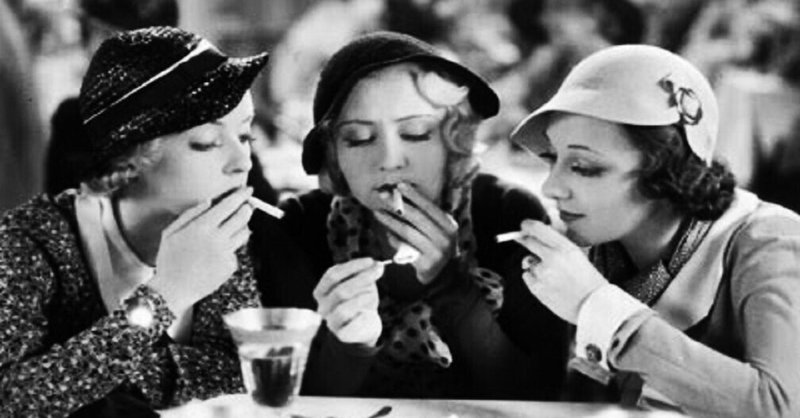 「転落ショット」の鮮烈なイメージ――マーヴィン・ルロイ監督『歩道の三人女』（Three on a Match,1932）
