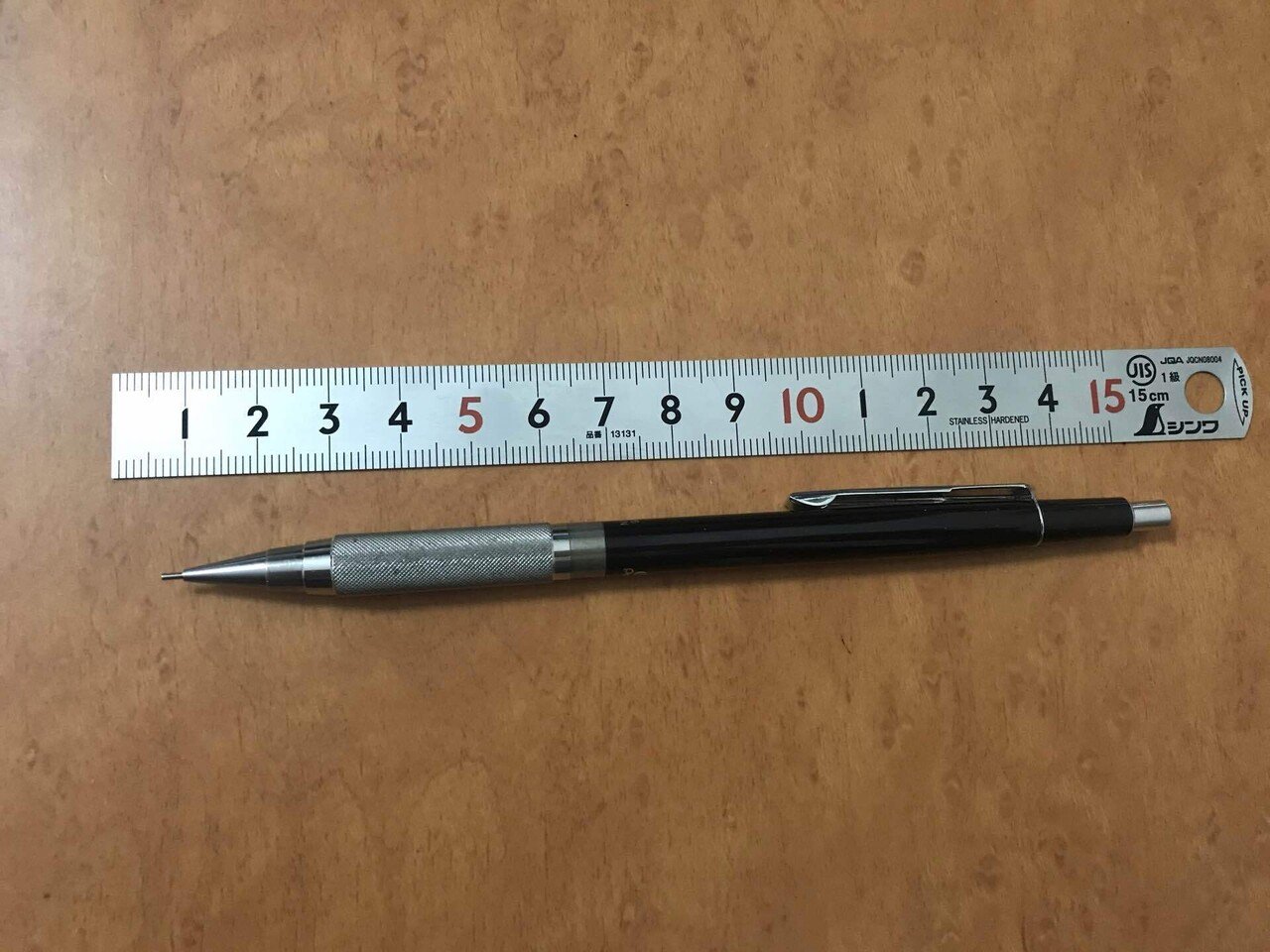 何気に使っているものが 高値で売買されていてびっくりした ぺんてるの製図用シャープペンシル 前の職場の近くにあった文具店で1000円以下 で買った記憶がある 定規は 工場に勤務していた時 先輩が制服の肩ポ Jun Note