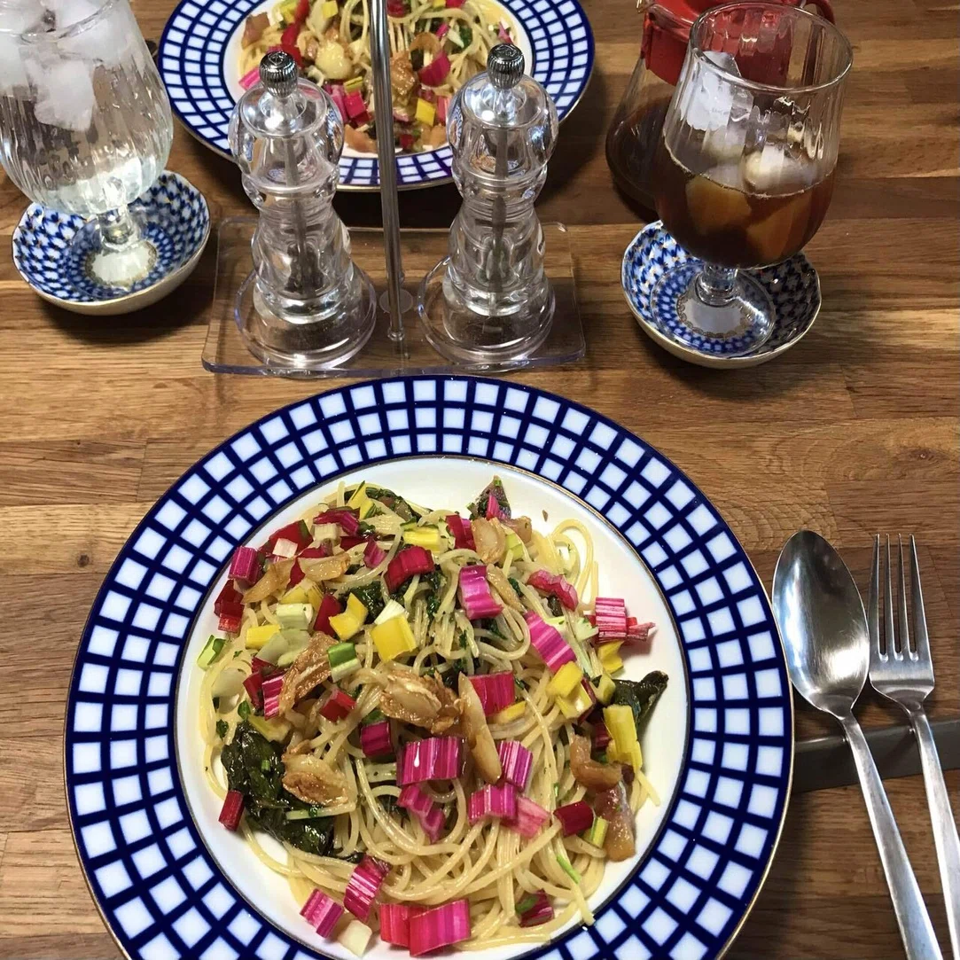 オリジナル創作料理 カラフル野菜 スイスチャード で レインボーパスタ を作ってみたよ ニャニョーヌのたからもの Note