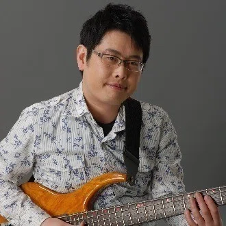 城戸英行/ Partituras de Bajo（きどりん）
