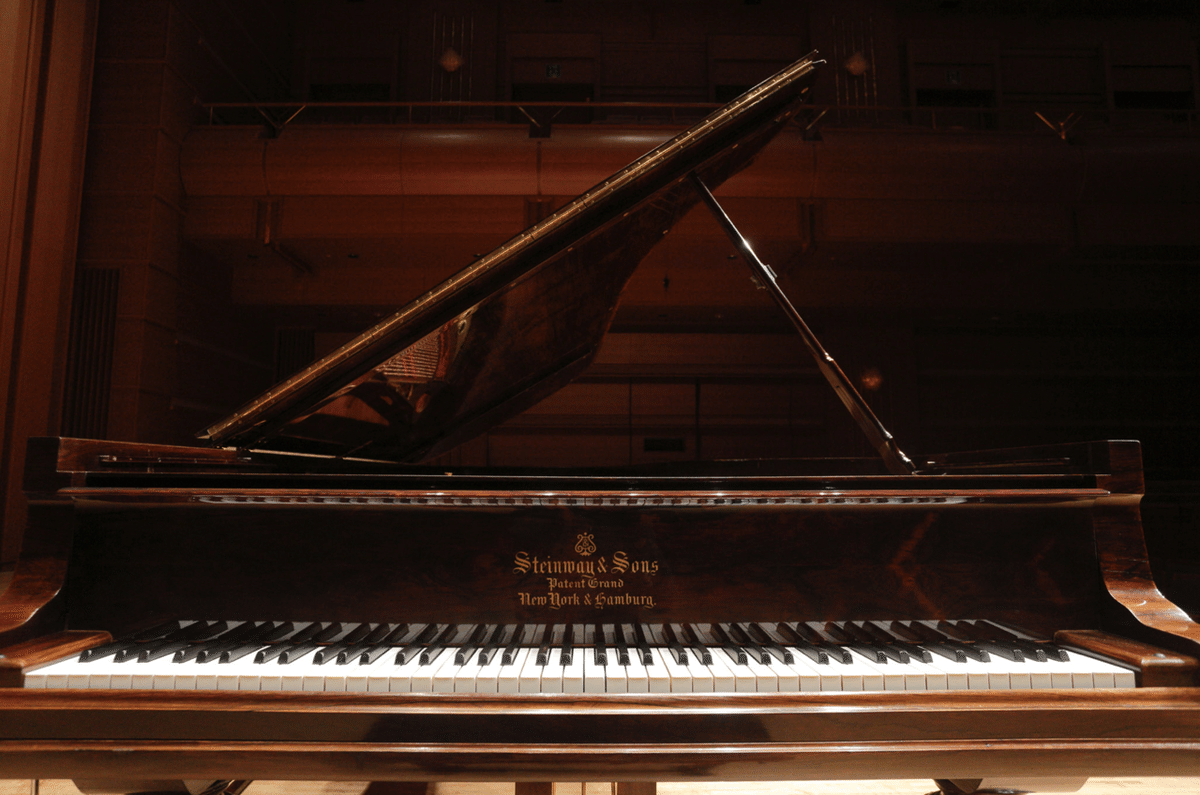 第二次世界大戦で奇跡的に残った貴重なピアノ売ります 第二次世界大戦で奇跡的に残った貴重なピアノ売ります