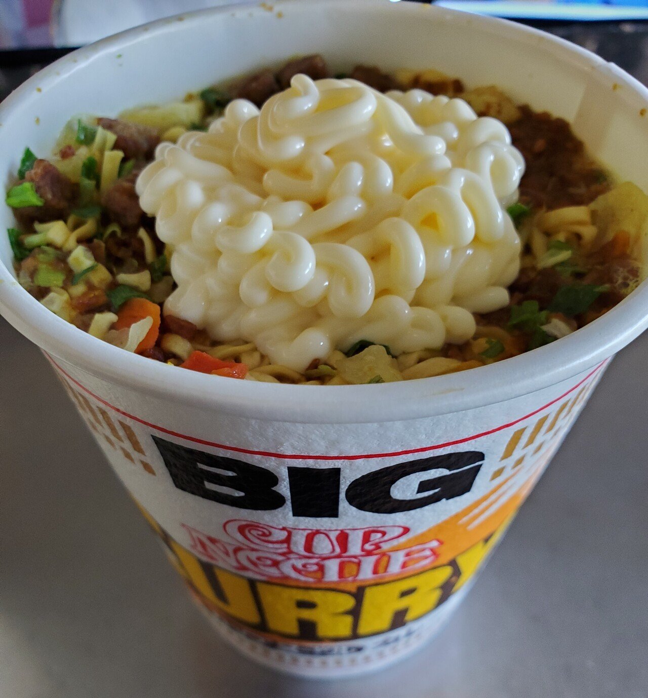 カップヌードルカレー味 マヨネーズ山盛りを添えて 生たまご たまご せどり 株 仮想通貨 美味しいご飯 Note