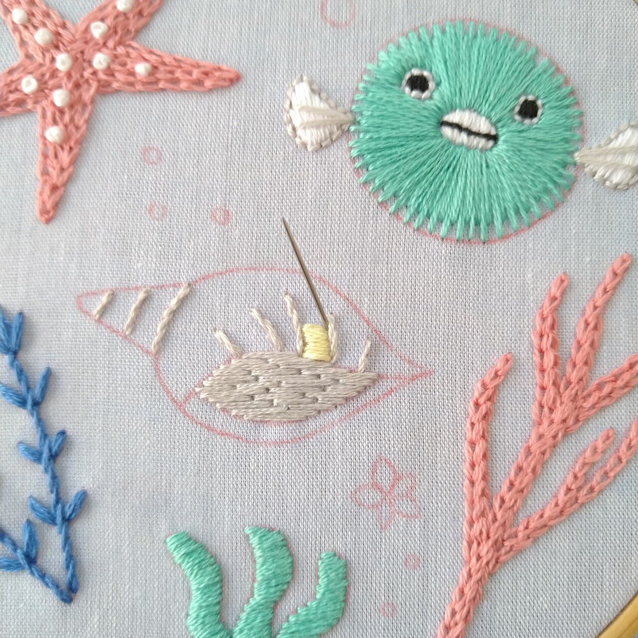 額　手刺繍です 海の仲間たちの刺繍枠キットを作ろう* ステップ11 〜貝の刺繍2