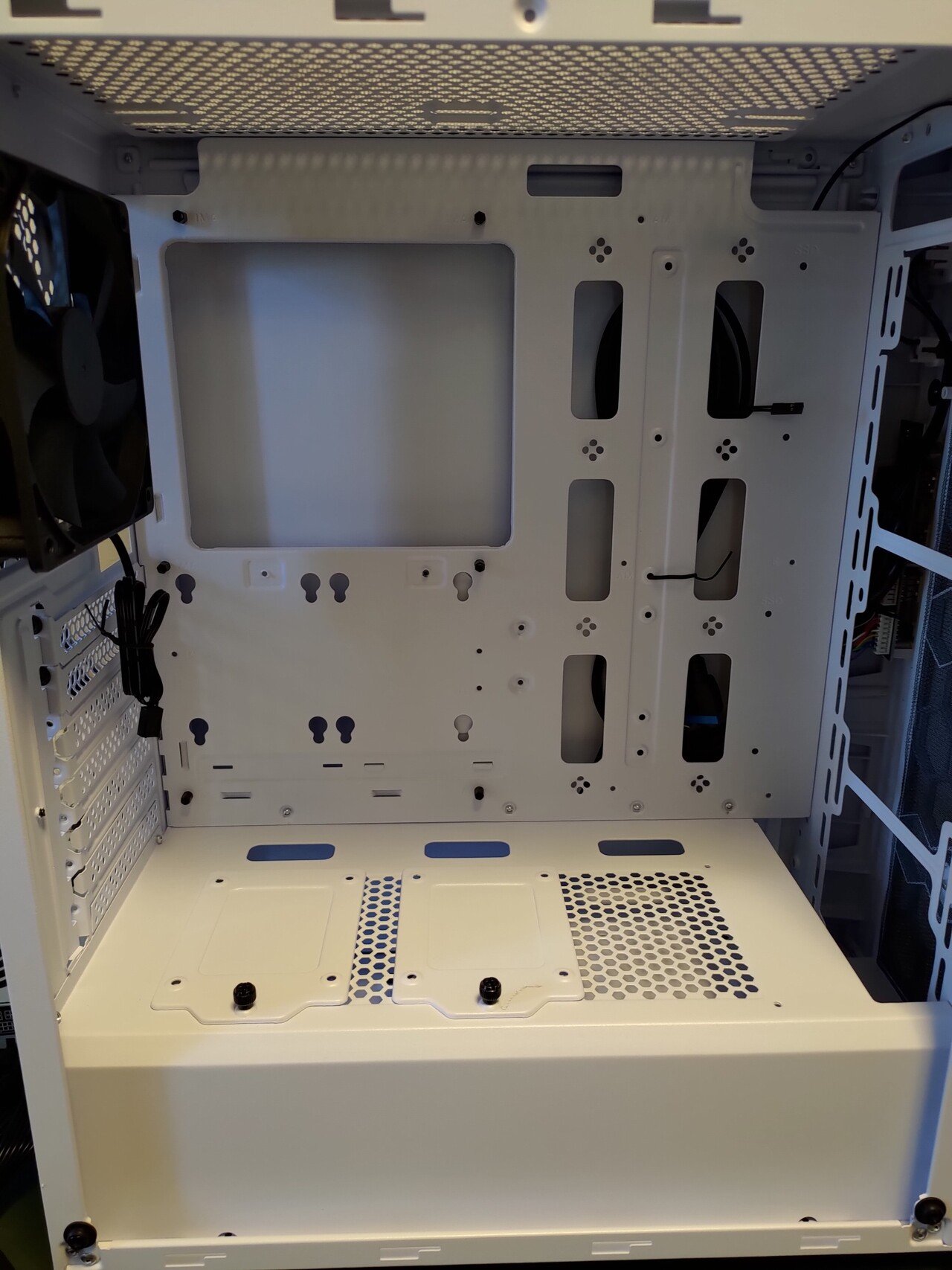 自作PC】ドスパラゲーミングスリムの中身をミドルタワーに移植し 自作PC】ドスパラゲーミングスリムの中身をミドルタワーに移植し