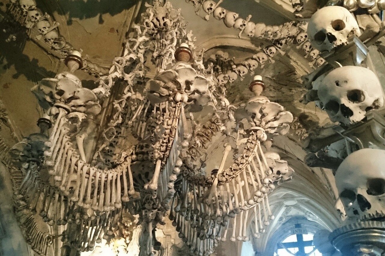 チェコの街 Kutna Hora クトナー ホラのコストニツェ ゆ き Note