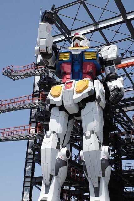 ソコタノ日記:やっぱり本物はちがう！ 動く実物大ガンダムを観に行った