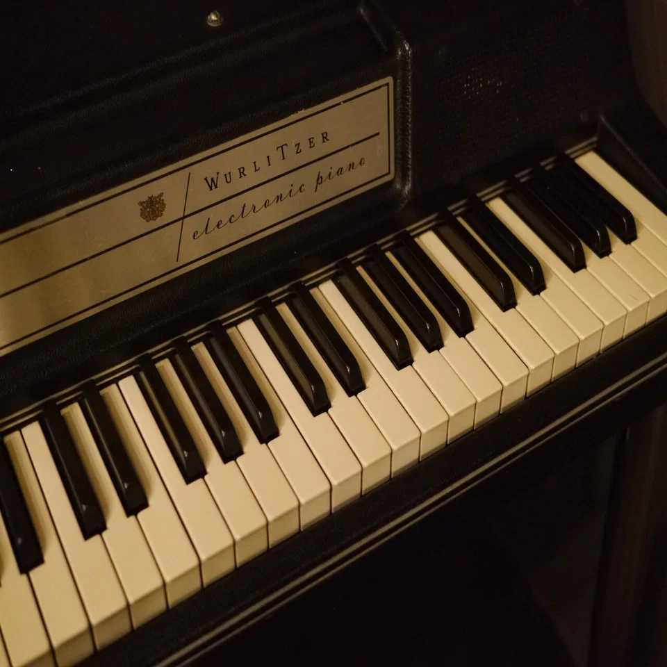 魅惑の“コロコロサウンド”Wurlitzer（ウーリッツァー）の魅力 / アンプ 