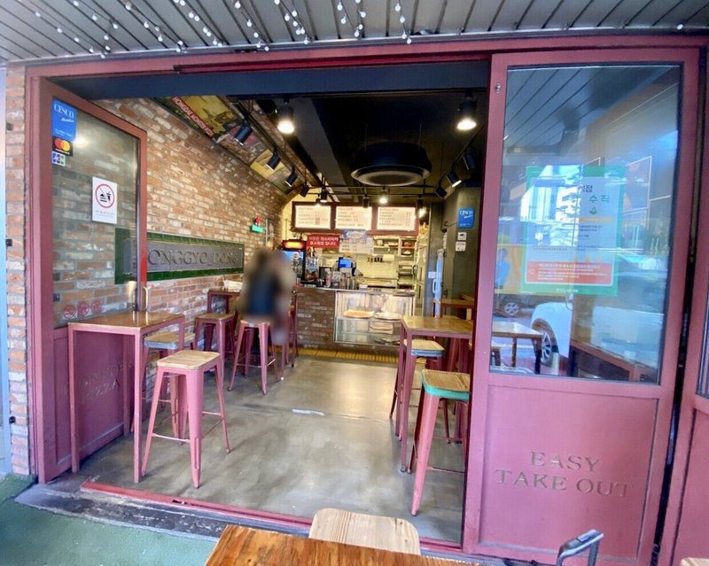 ピザ店内